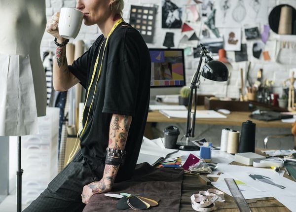 How to Coordinate Professional Attire with a Knitted Poncho on Chilly Days?